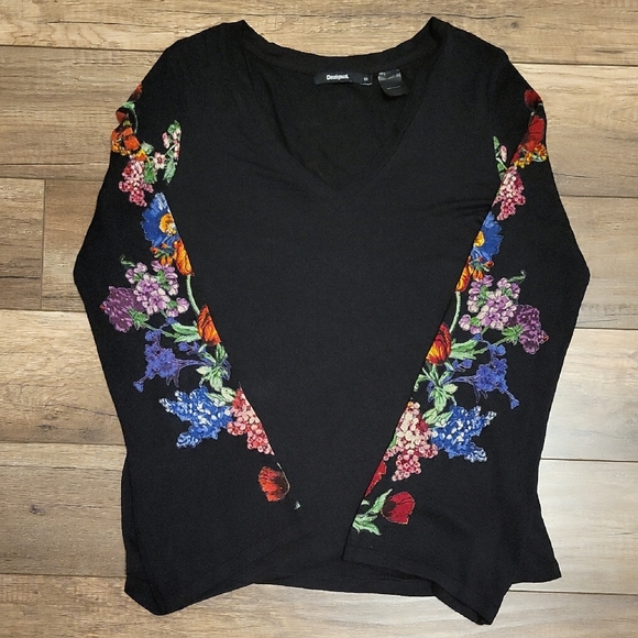 Desigual Tops - EUC Desigual Black V-Neck Top with Multicolor Floral Bell-Sleeves
